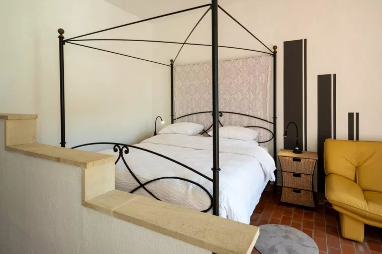 Où louer un gîte avec lit double à baldaquin ?, Dentelles, Le Mas de Lencieu