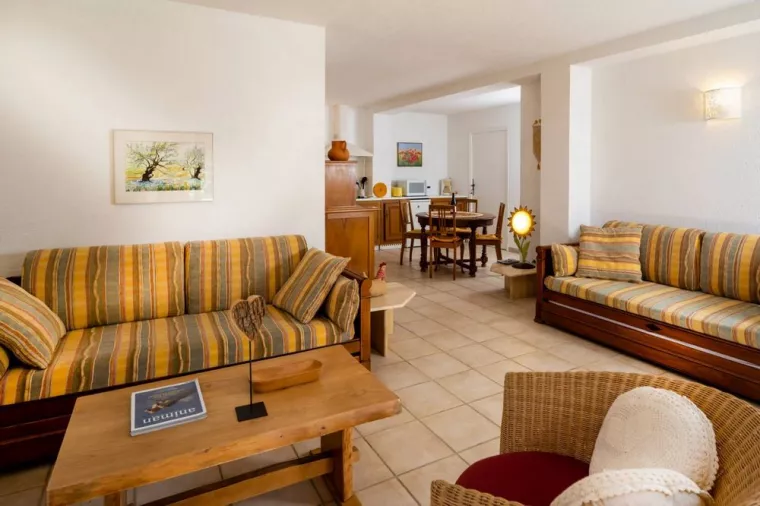 Réserver un gîte climatisé en Provence pour 4 personnes avec cour intérieure, Dentelles, Le Mas de Lencieu