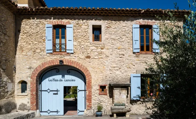 Le 14 février approche ! Pourquoi ne pas réserver un week-end en amoureux au Mas de Lencieu, dans un des gîtes cocooning, LA DENTELIERE ?, Les Dentelles de Montmirail, Le Mas de Lencieu