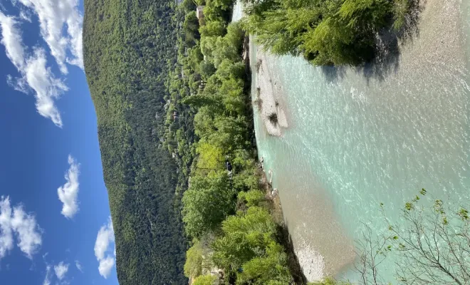 Bientôt les vacances de Pâques au Mas de Lencieu, Les Dentelles de Montmirail, Le Mas de Lencieu