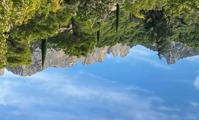 Bientôt les vacances de Pâques au Mas de Lencieu, Les Dentelles de Montmirail, Le Mas de Lencieu