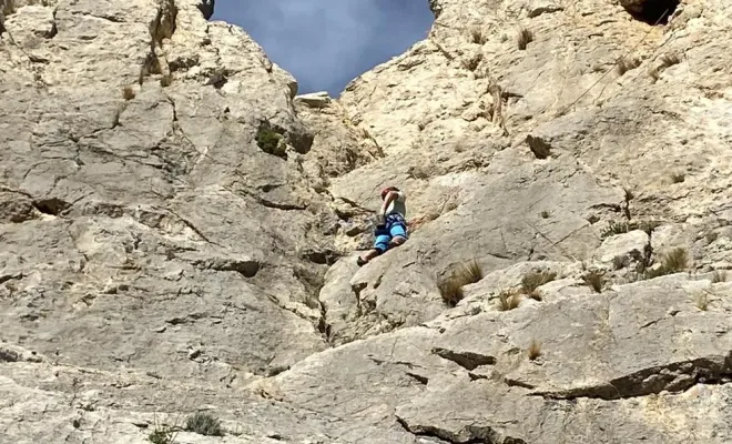 Bientôt les vacances de Pâques au Mas de Lencieu, Les Dentelles de Montmirail, Le Mas de Lencieu