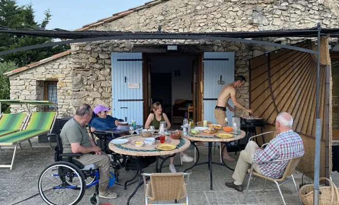 Le Mas de Lencieu à l’honneur : découvrir les charmes de la Provence sur roues, Les Dentelles de Montmirail, Le Mas de Lencieu