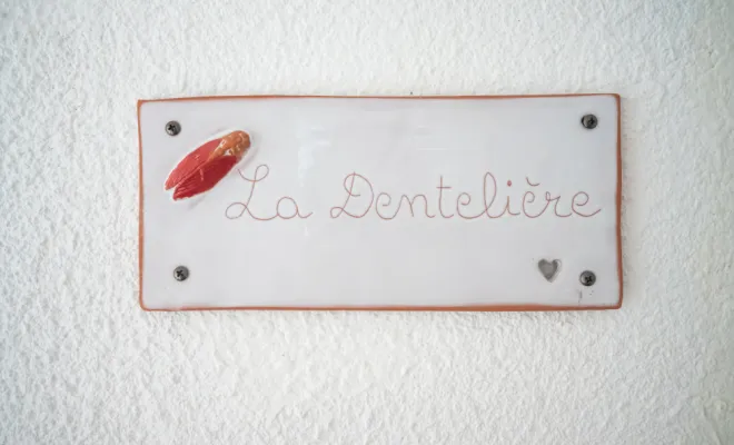 La Dentelière, Dentelles, Le Mas de Lencieu