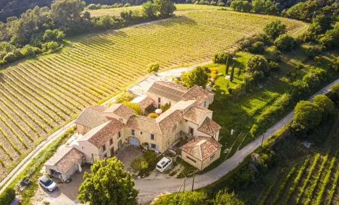 Venez savourer l'automne provençal au Mas de Lencieu, gîtes de caractères, Les Dentelles de Montmirail, Le Mas de Lencieu