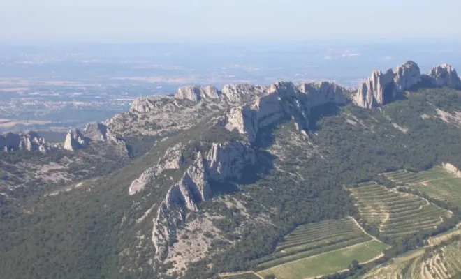 Venez savourer l'automne provençal au Mas de Lencieu, gîtes de caractères, Les Dentelles de Montmirail, Le Mas de Lencieu